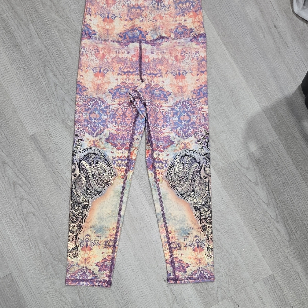 Evolution and Creation Women's Leggings with Pastel and Black Pattern
